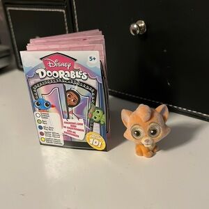 Disney doorables series 10 Oliver